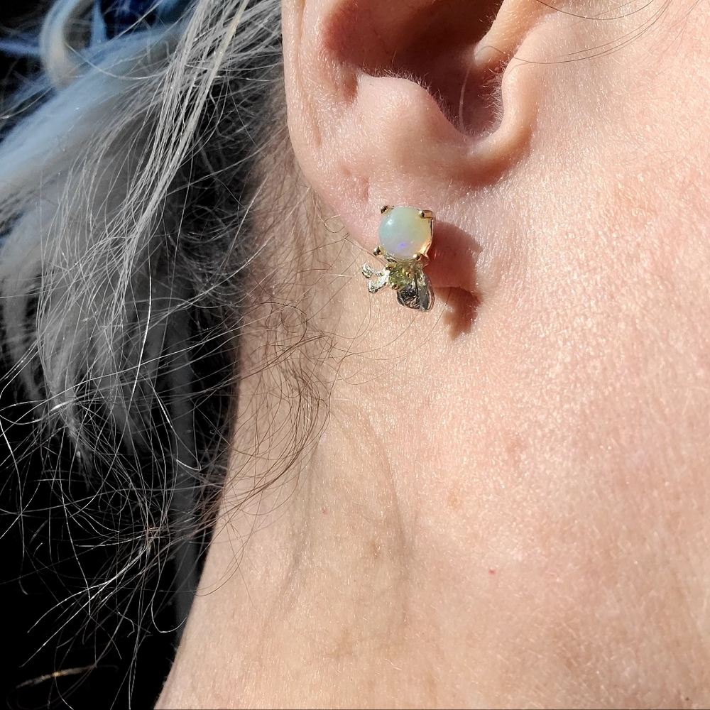 Opal & Peridot .925 Sterling Silver floral stud earrings - Picture 14 of 14